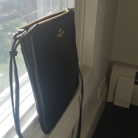 Authentic Coach Crossbody - Picture 4 of 6